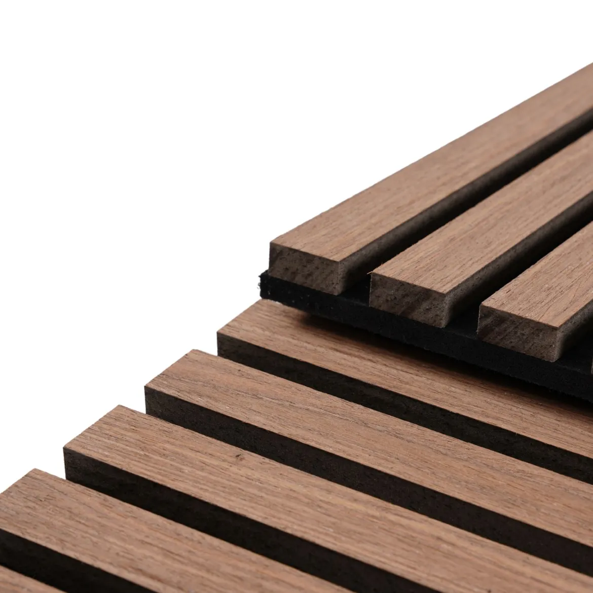 Fleksibel akustikpanel i røget egetræsfiner 2600x520x18 mm