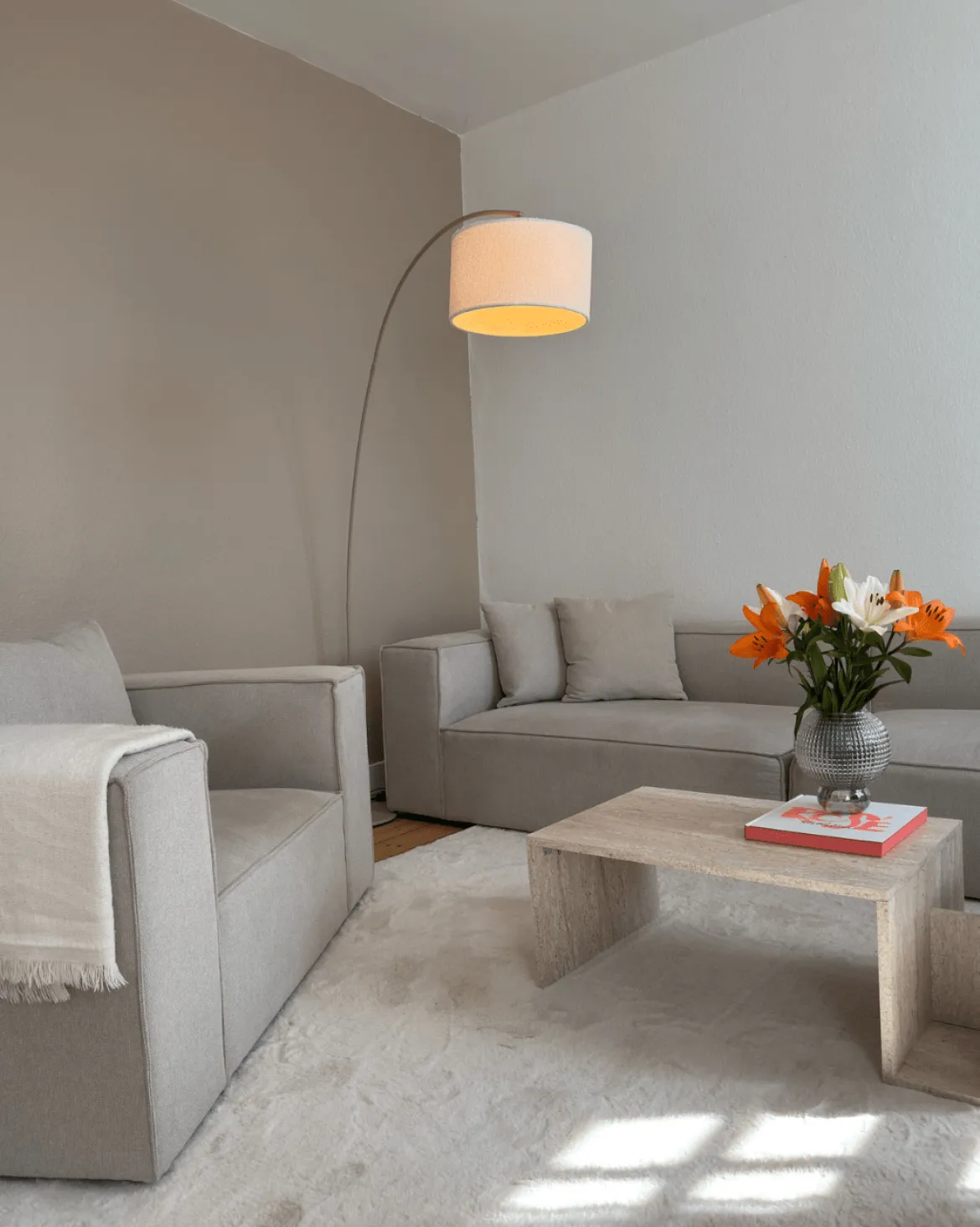 Hailey lænestol i beige L: 136 X D: 100 X H: 64 Cm