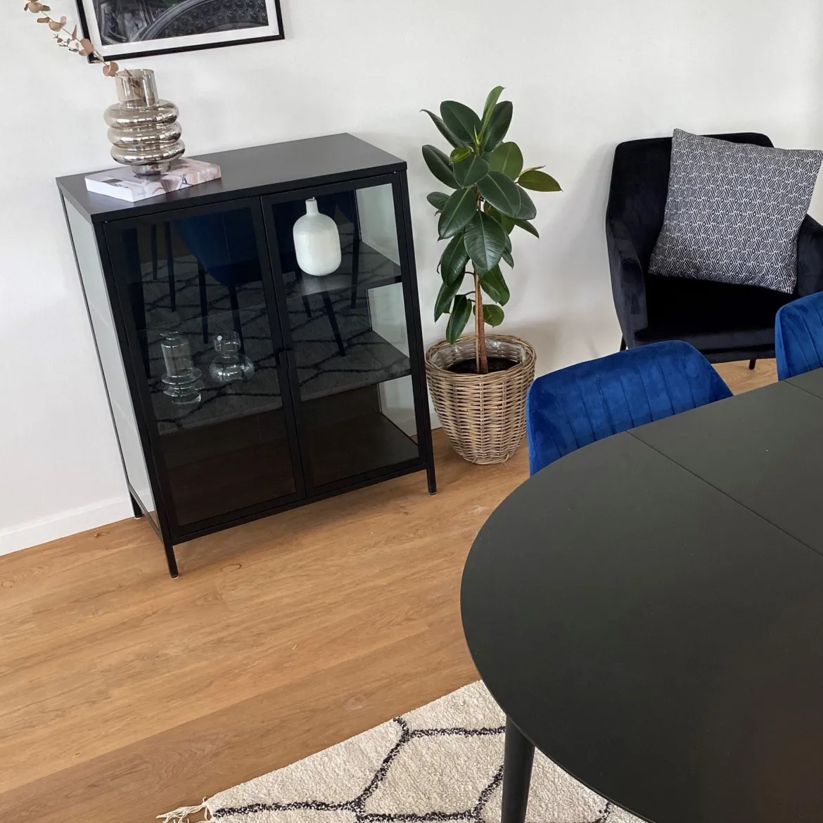 Herman glas skænk/vitrineskab - Sort metal 80x40x105 cm