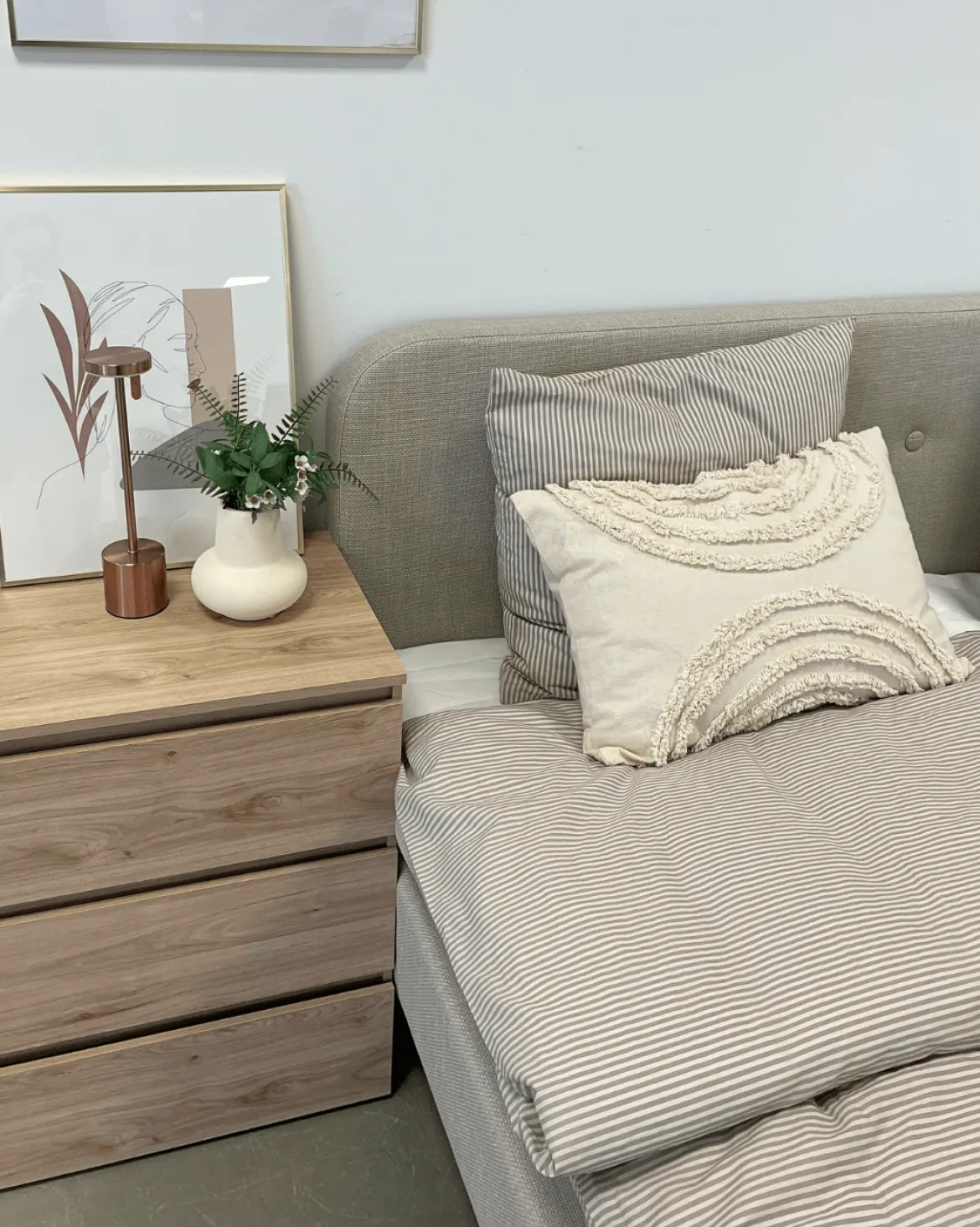 Premium Christian seng i beige 140x200 cm inkl. sengelameller og madrasser